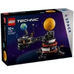 LEGO 42179 TECHNIC - PLANET EARTH AND MOON IN ORBIT