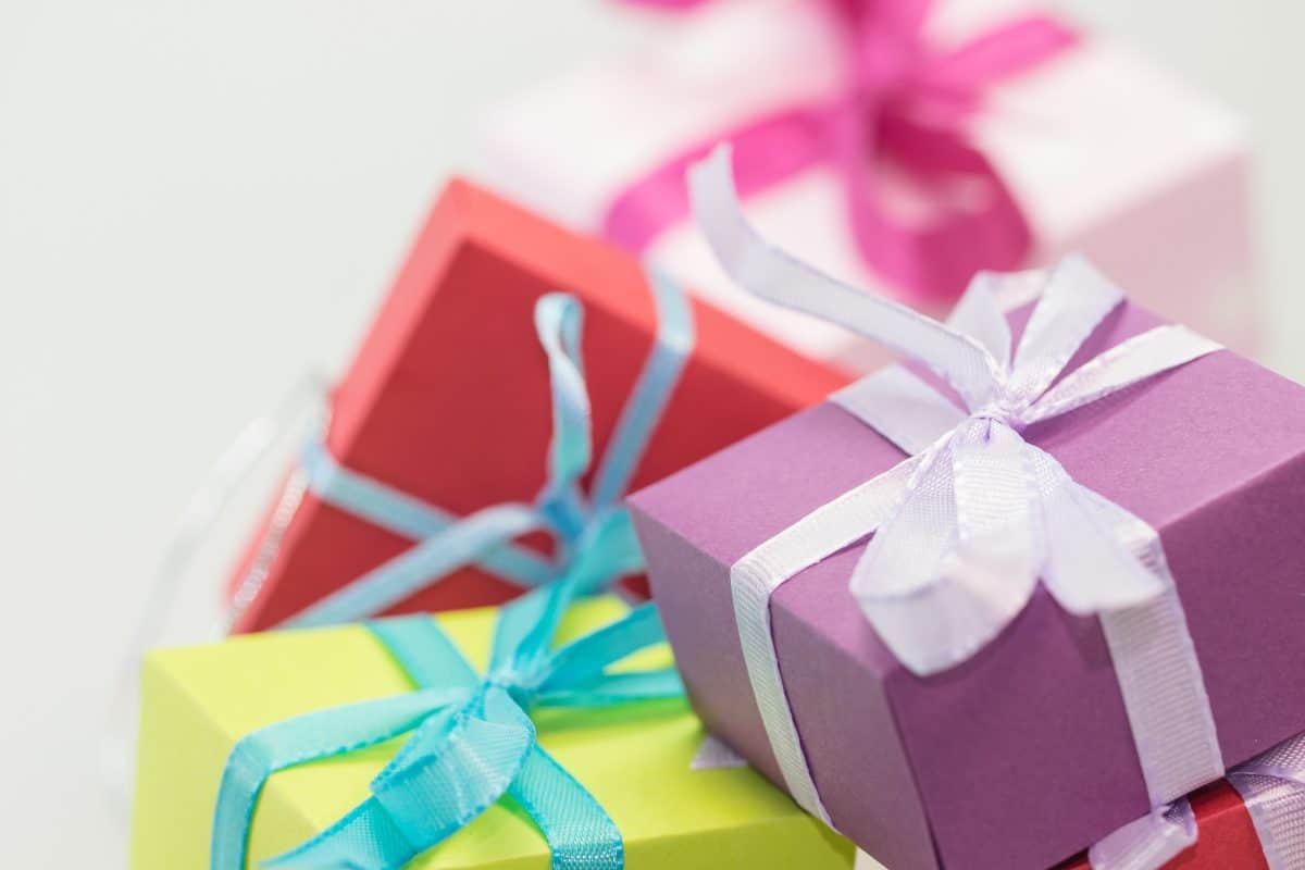 GIFT WRAP - Image 1
