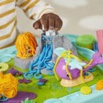 PLAY-DOH ALL IN ONE CREATIVITY STARTER  F6927 - Image 4