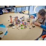 LEGO 42605 FRIENDS - Mars Space Base and Rocket - Image 4