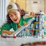 LEGO 60366 CITY - Ski and Climbing Center - Image 11