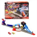 DISNEY PIXAR CARS PISTON CUP STUNTING SPEEDWAY PLAYSET JHL42