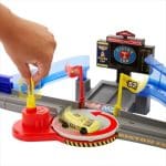 DISNEY PIXAR CARS PISTON CUP STUNTING SPEEDWAY PLAYSET JHL42 - Image 3