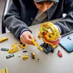 LEGO 43022 EDITIONS -SCUDERIA FERRARI HP LEWIS HAMILTON HELMET - Image 3